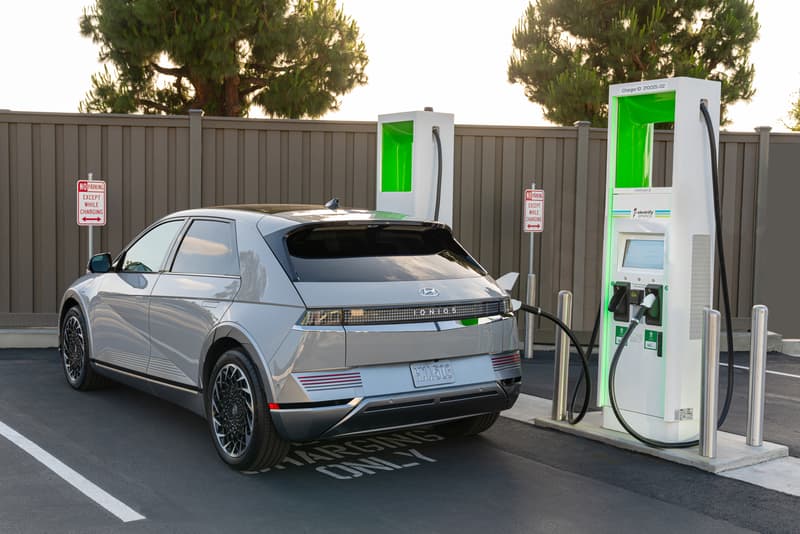 A Girls Guide To Cars | Hyundai'S Lineup Of Electric Cars Speaks To Different Drivers - Large 46222 Electrifyamericaandhyundaiannounceagreementtoprovidefutureall Electricioniq5Driverswithtwoyearsofcomplimentaryfastcharging