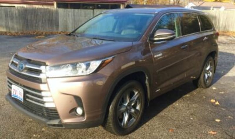 A Girls Guide To Cars | Used: 2017 Toyota Highlander Hybrid: A 7-Passenger Suv Made For The Road - Sbc Toyota Highlander Hybrid Review 7 Passenger Suv Front 800X541