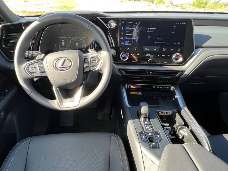 The View Of The Drivers Seat In The Lexus Tx