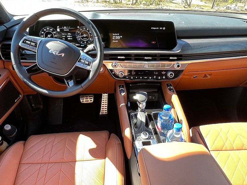 A View Of The Front Seat In The 2023 Kia Telluride One Of The Best Cars For Road Trips