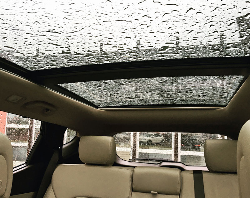 Ooh la la – that panoramic sunroof! It let so much glorious light into the Hyundai Santa Fe Sport 2.0T Ultimate.