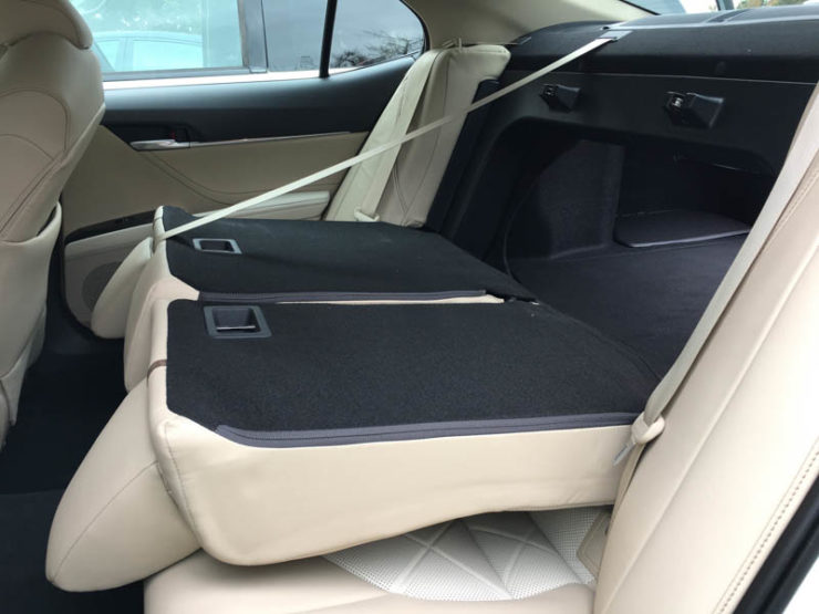 2018 Toyota Camry Hybrid Xle The Near Perfect Sedan Agirlsguidetocars Review - 2018 Camry Rear Seat Cover