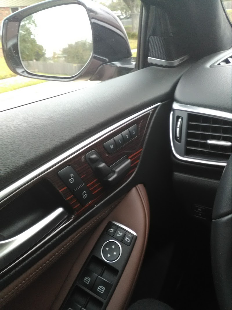 Fine details add to the driving experience - compact luxury SUV