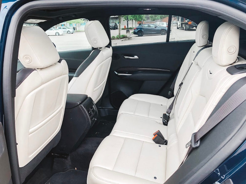 White leather interior XT4