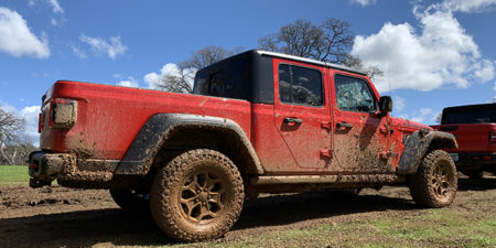 2020 Jeep Gladiator Rubicon covered in mud. Photo by Dani Schnakenberg