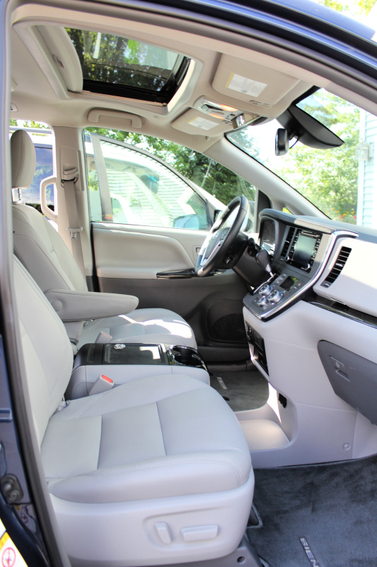 Front Seats 2019 Toyota Sienna XLE AWD