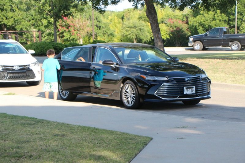a-girls-guide-to-cars-review-toyota-avalon-hybrid