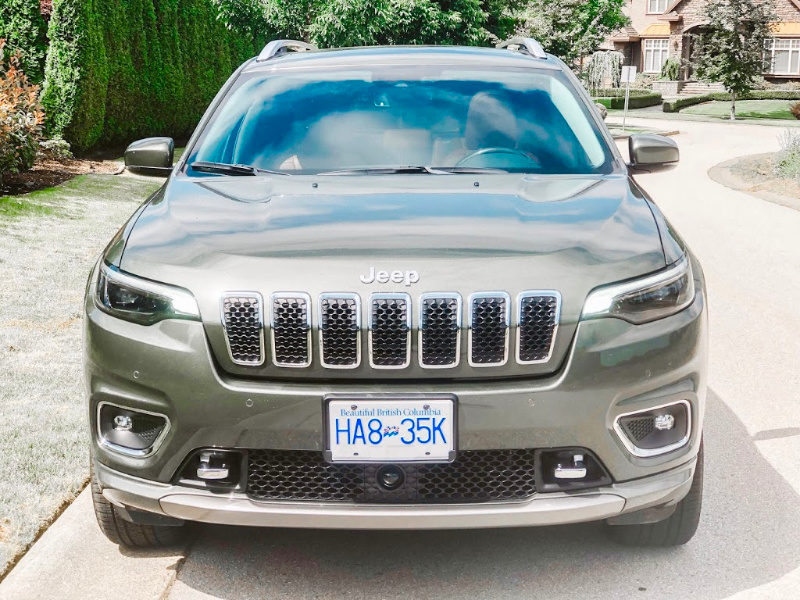 Jeep Cherokee front grille.