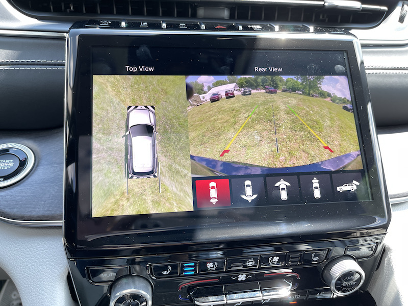 The camera system in the Jeep Grand Cherokee L lets you choose rear, forward or wide views
