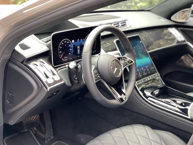 The driver's seat in the Mercedes- Benz S 580