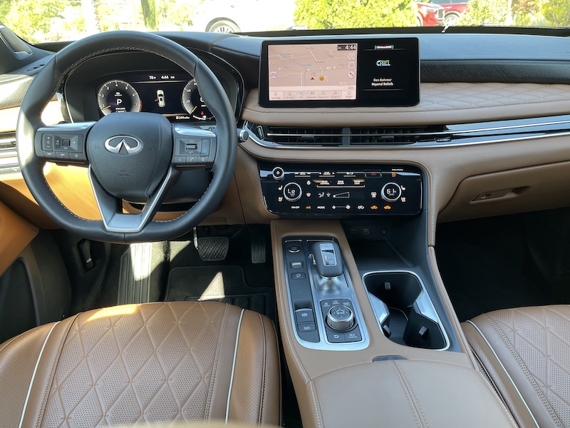 The front cabin in the Infiniti QX60