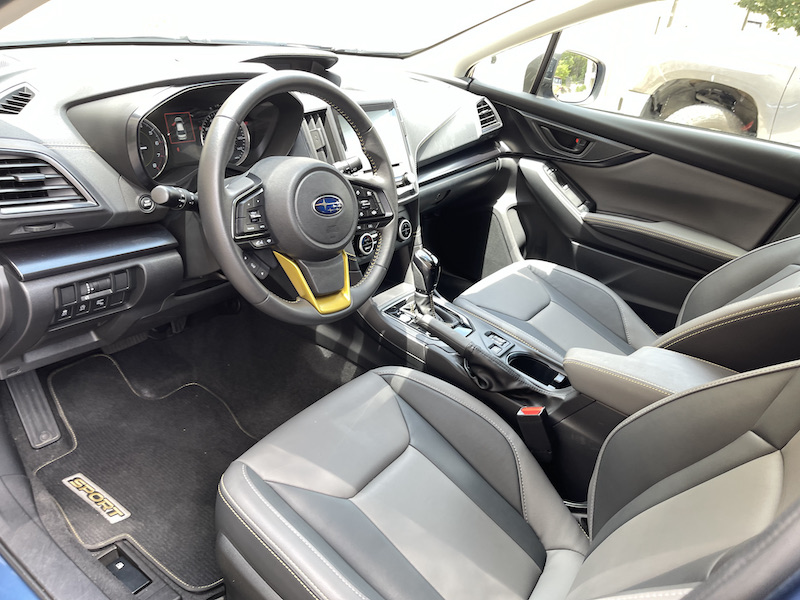 The front cabin in the Subaru Cross Trek Sport