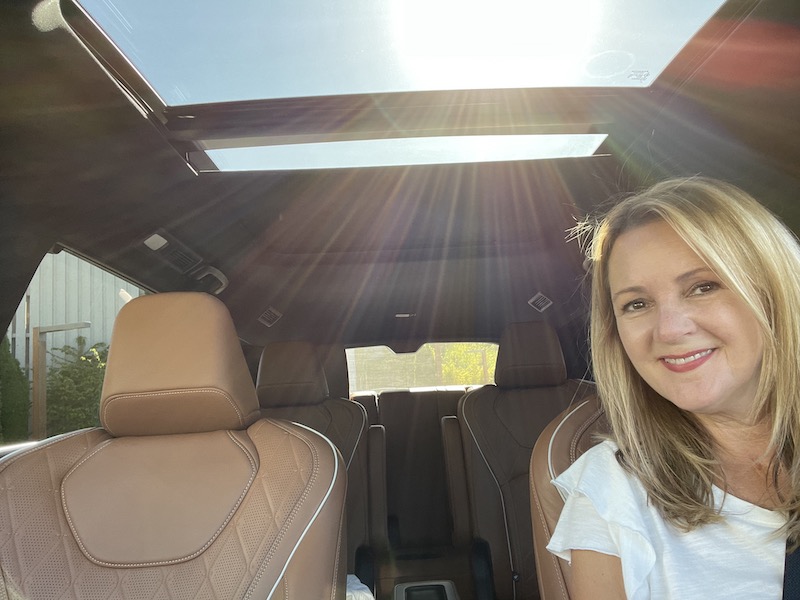 The panoramic sun roof keeps the interior open, airy and bright