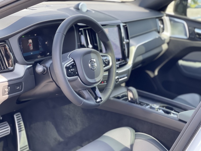 The front cabin of the 2022 Volvo XC60