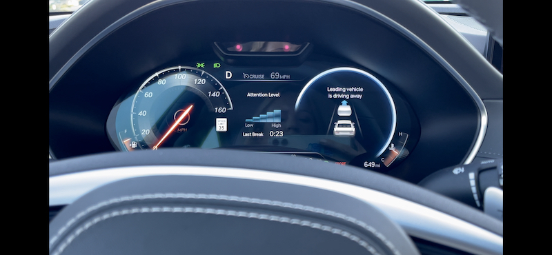 The Genesis G80 Sport monitors your attention, both with this graph (center) and the attention minder indicator that lets you know that traffic is moving