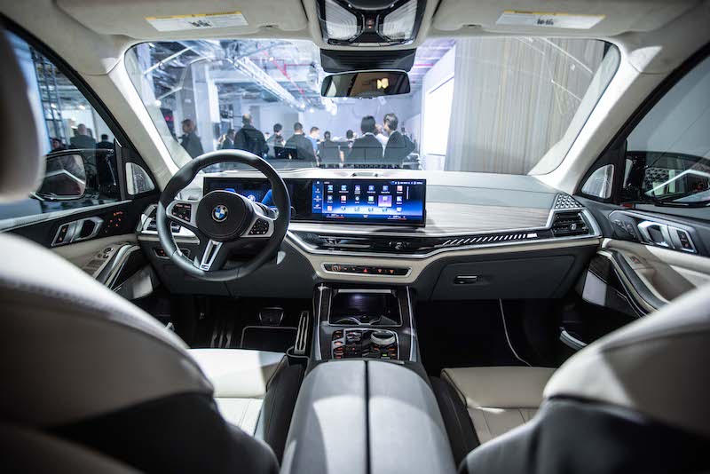 The front cabin of the BMW X7