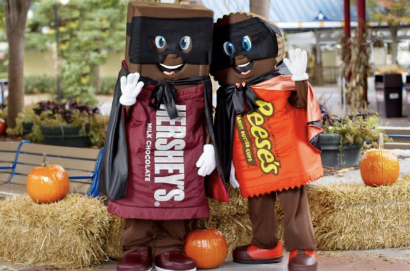Costumed characters lend fun and entertainment to Hershey attractions. 
