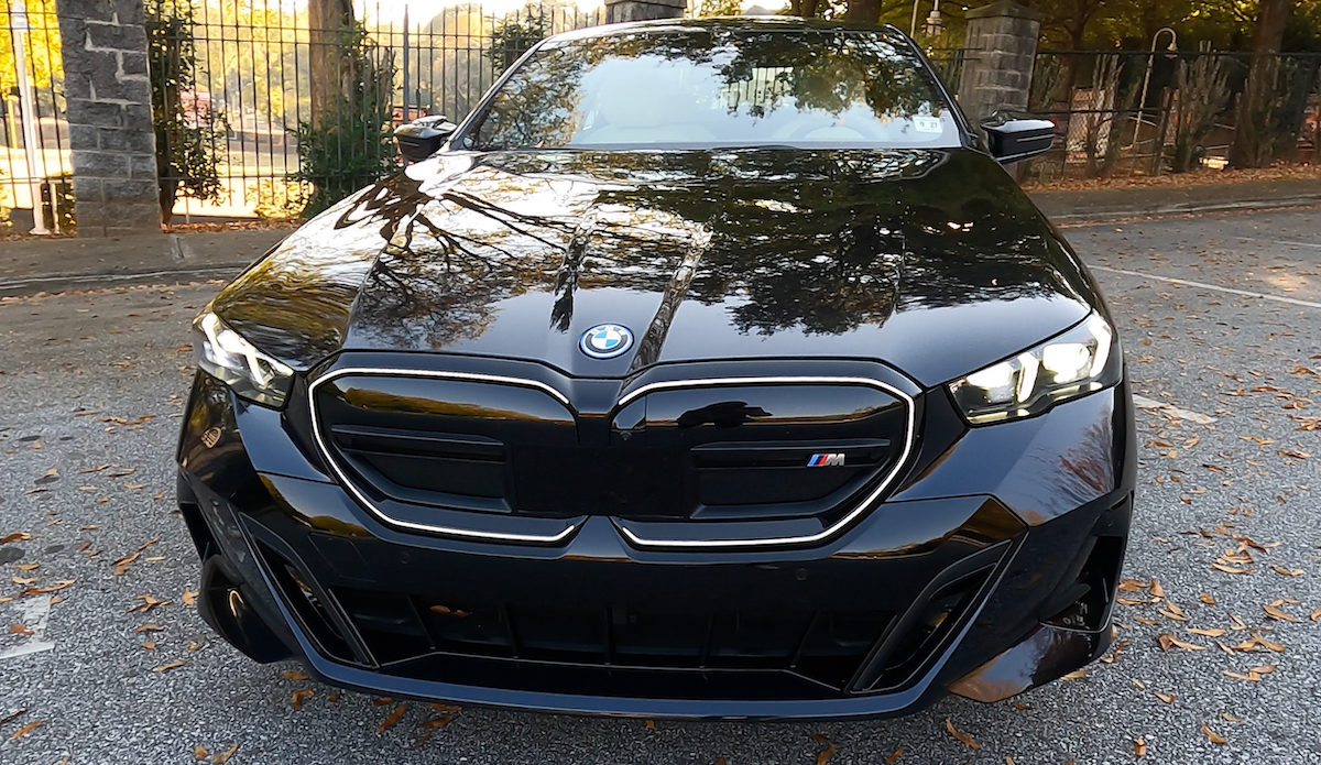 The Front End Of The 2024 Bmw I5 With A Light Surrounding The Grille