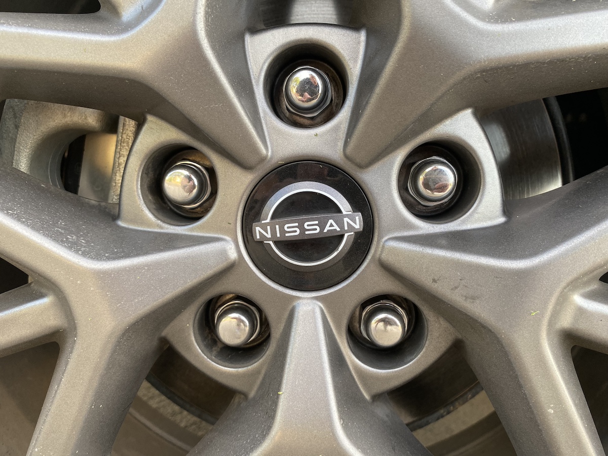 2024 Nissan Altima Sv Logo On Wheel