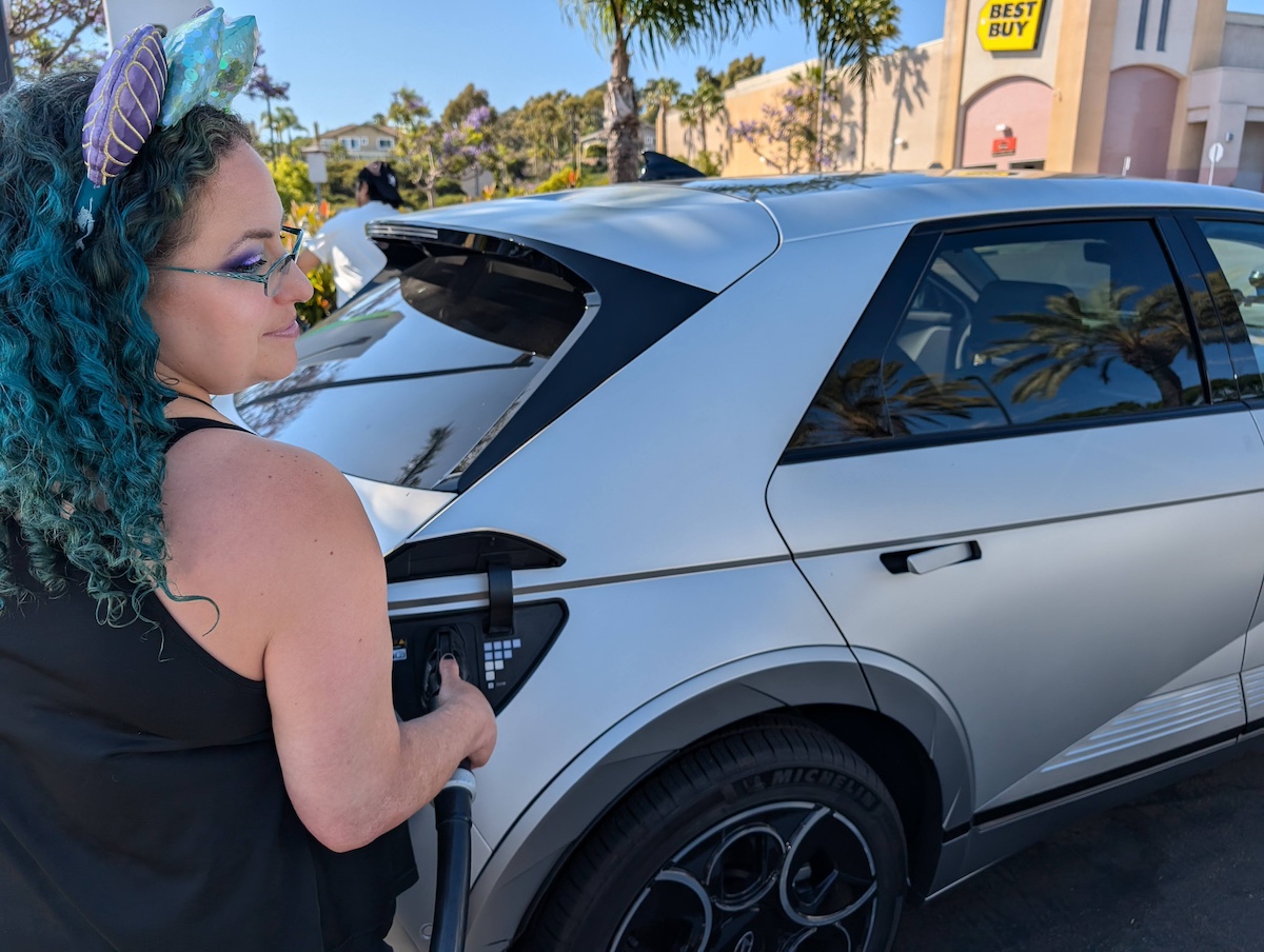 The Hyundai Ioniq 5 Disney 100 Has An 800 Volt Ev Charging System For Fast Charging