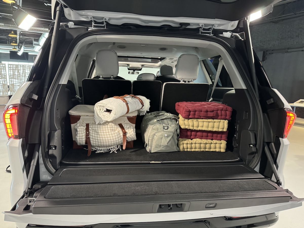 The Clamshell Liftgate In The 2025 Lincoln Navigator