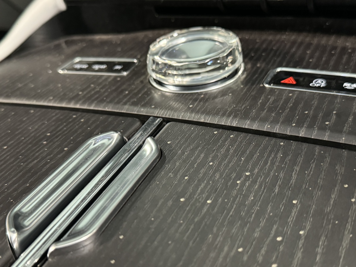 The Crystal Volume Dial And Crystal Droplet Inlaid In Open Pore Ash Adds A Sparkly Feel 2025 Lincoln Navigator