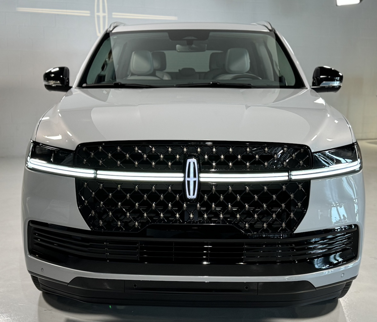 The Light Bar And Mesh Grille In The 2025 Lincoln Navigator