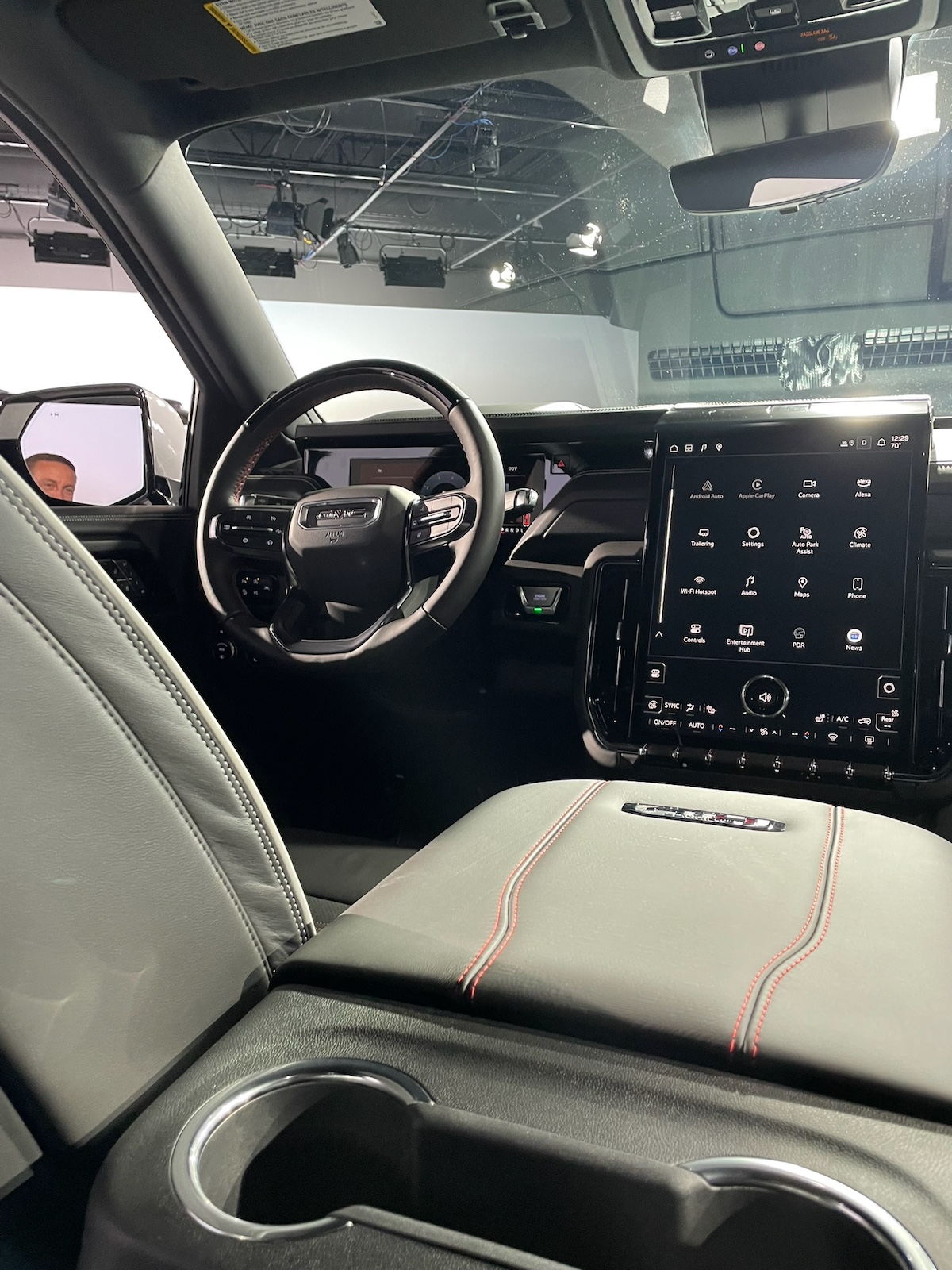 Front Seat And Multimedia System 2025 Gmc Yukon