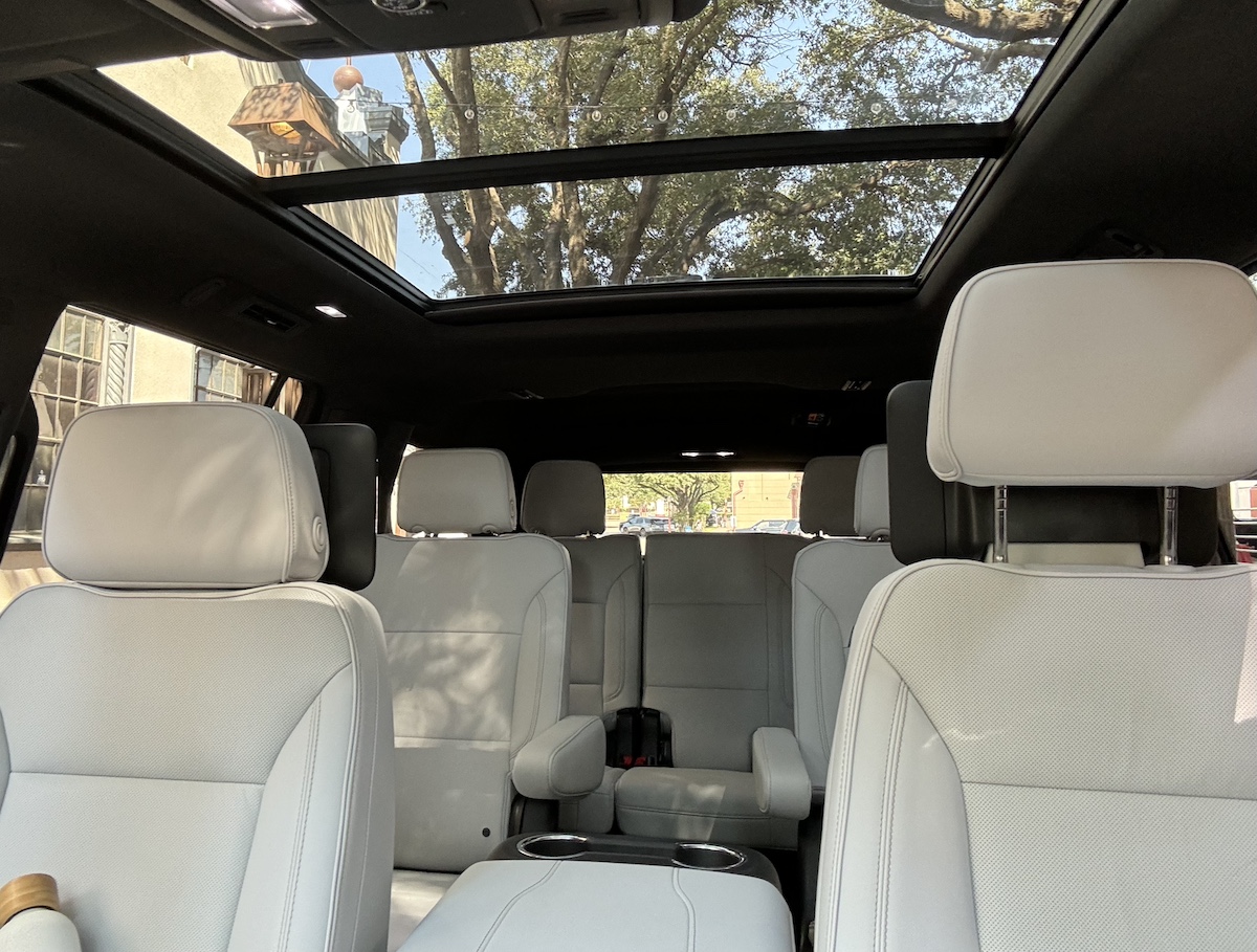 2025 Chevrolet Tahoe and Suburban: A Minor Makeover For an Even More Classic 8-Seater SUV 6 The Interior Of The 2025 Chevrolet Tahoe Premier Edition