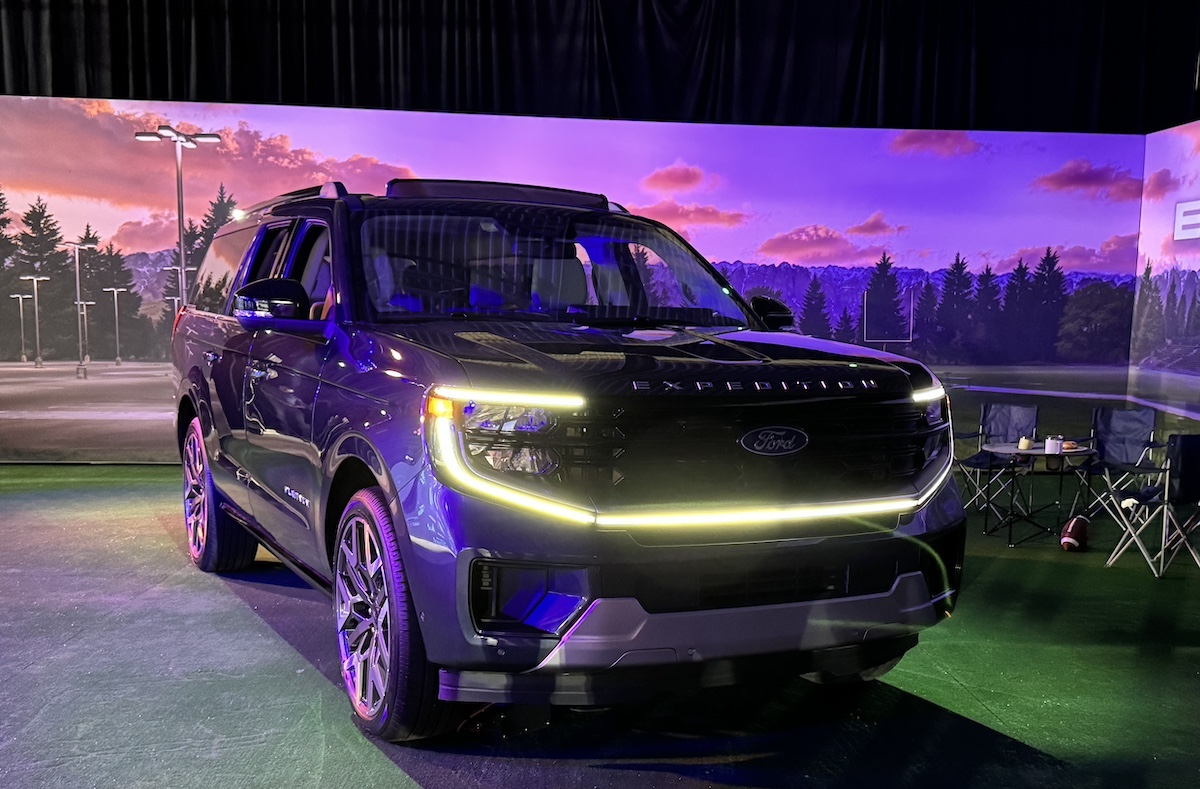 The New Light Bar Signature On The 2025 Ford Expedition