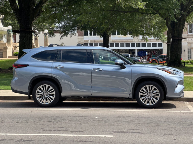 A Side Profile Of The 2024 Toyota Highlander Hybrid