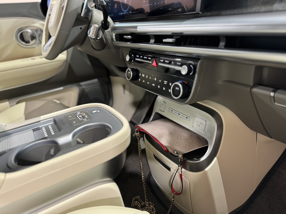The Center Console In The 2025 Hyundai Ioniq 9