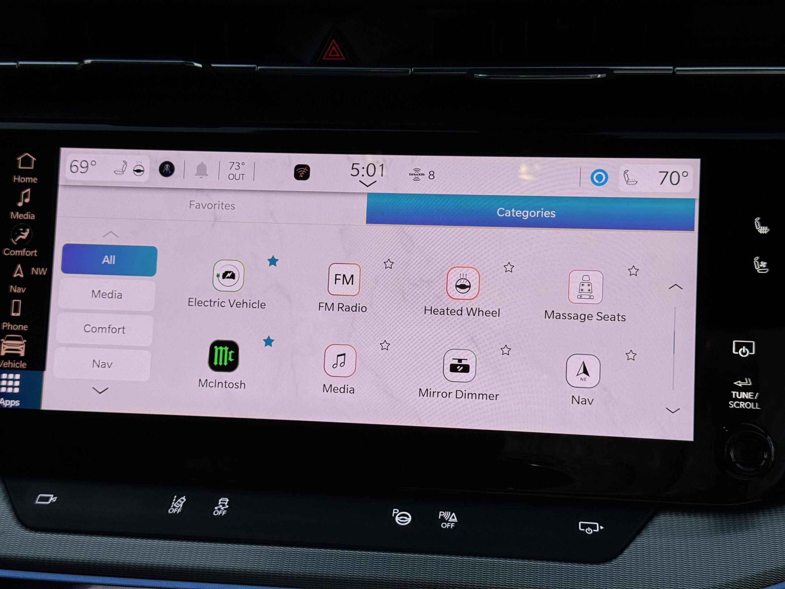 A Girls Guide To Cars | Jeep Wagoneer S First Drive: All The Jeep Love, Electrified - The Multimedia Display In The Jeep Wagoneer S Scaled