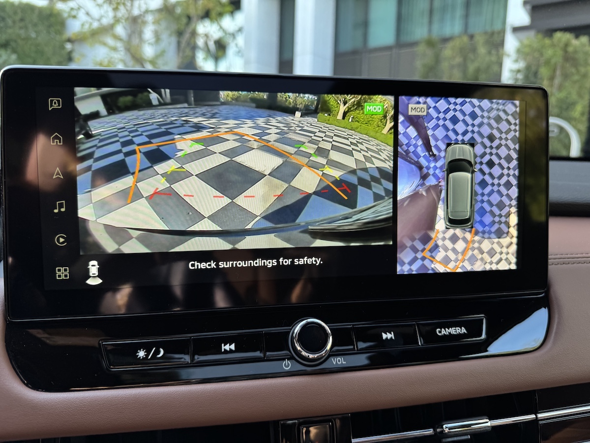 The 12.3&Quot; Display With Surround View Camera In The 2025 Mitsubishi Outlander