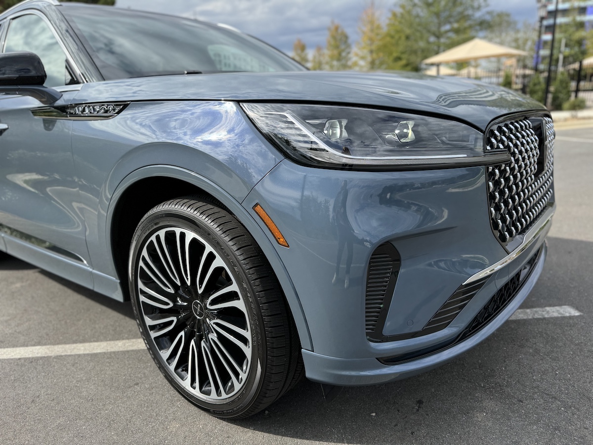 Want a Hidden Gem That Whispers Quiet Luxury? Take the 2025 Lincoln Aviator For a Spin 5 The Front End Of The Lincoln Aviator