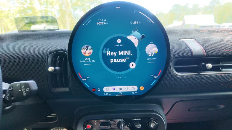 The center screen of the new MINI Cooper convertible