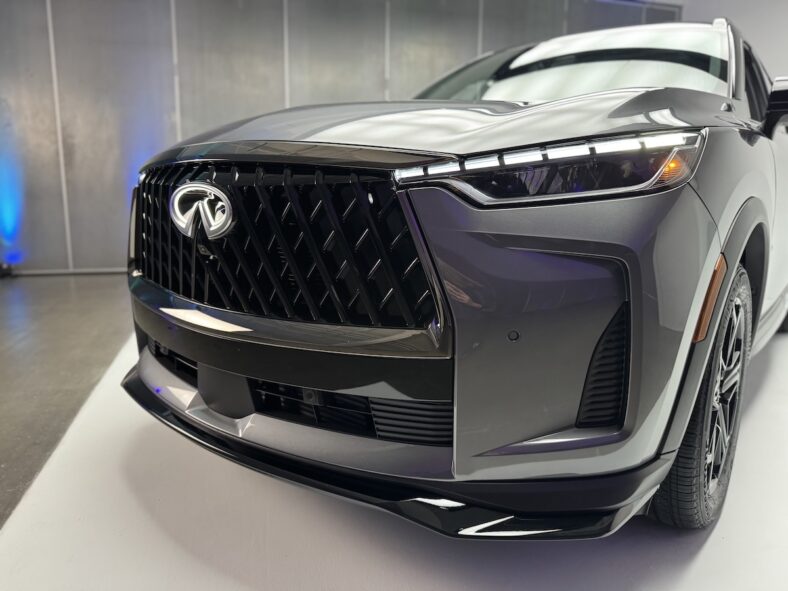 The 2026 Infiniti QX60 Takes Style Notes From Its Big Sister For a Fresh New Look 4 The 2026 Infiniti Qx60 Sport Model
