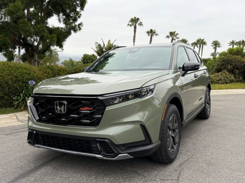 Honda Added a Trailsport Trim to the 2026 Honda CR-V To Make Your Heart Beat Just a Little Faster 3 The Front End Of The 2026 Honda Cr-V Trailsport
