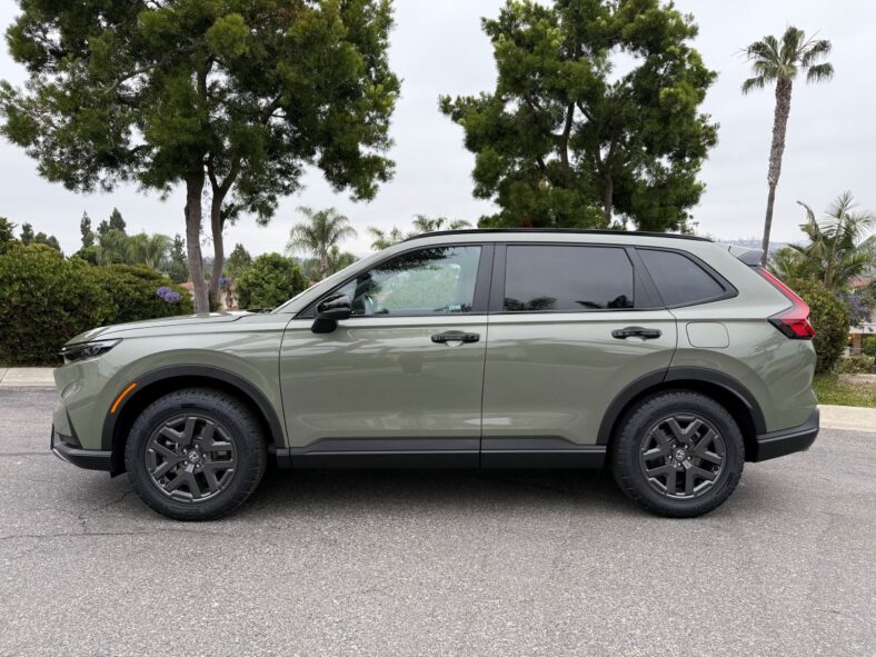 Honda Added a Trailsport Trim to the 2026 Honda CR-V To Make Your Heart Beat Just a Little Faster 4 The Side View Of The 2026 Honda Cr-V Trailsport