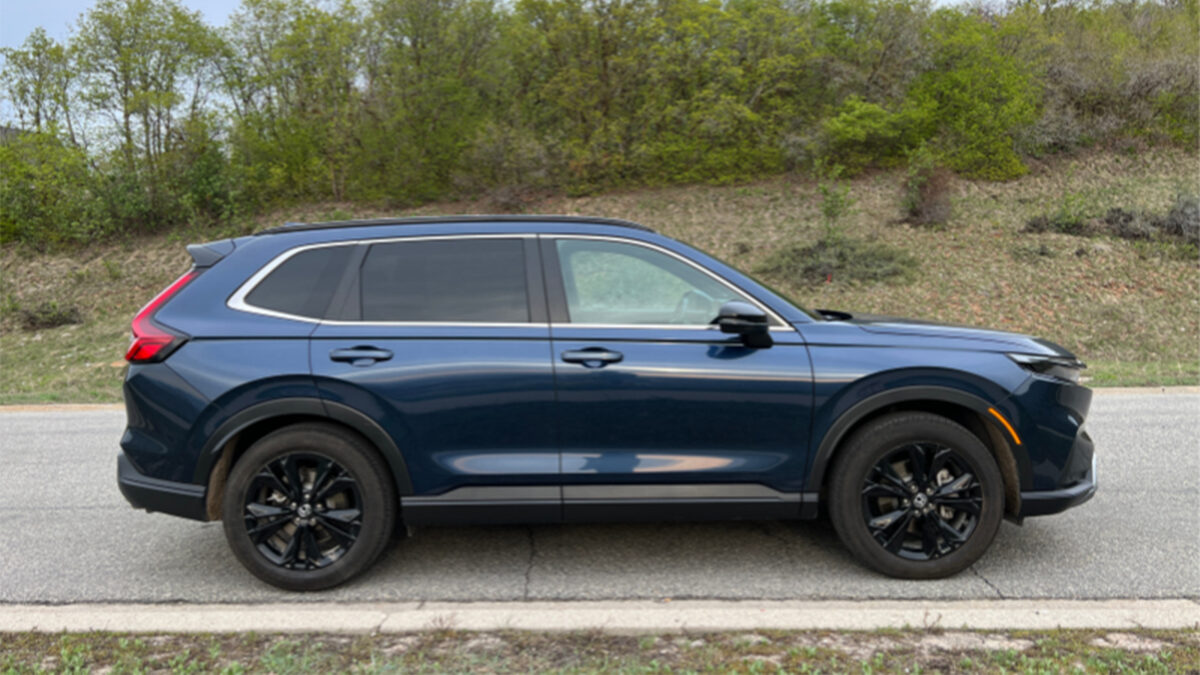 The 2023 Honda CR-V Hybrid AWD Sport Touring has a nice side profile. Photo by Allison Bell