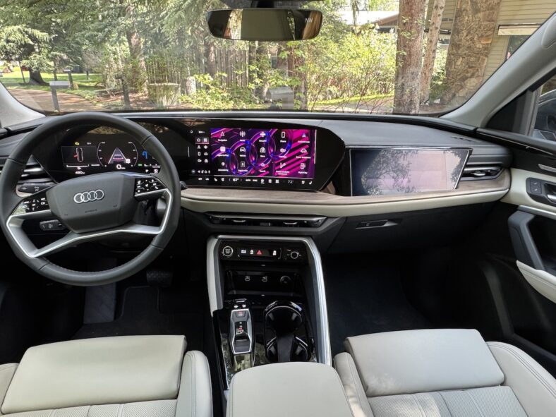 The front seat in the 2025 Audi Q5