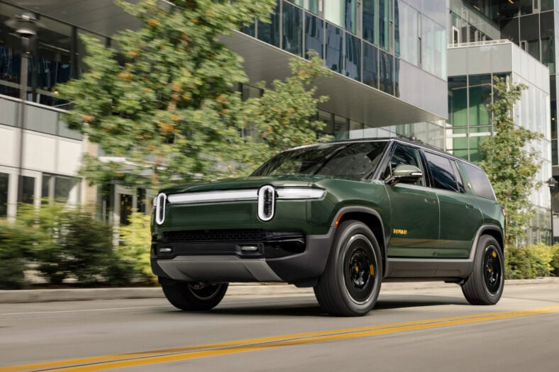 The front end of the 2025 Rivian R1S