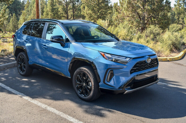 The front end of the 2025 Toyota RAV4 hybrid