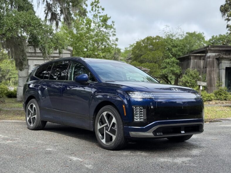 The Front Seat In The Hyundai Ioniq 9