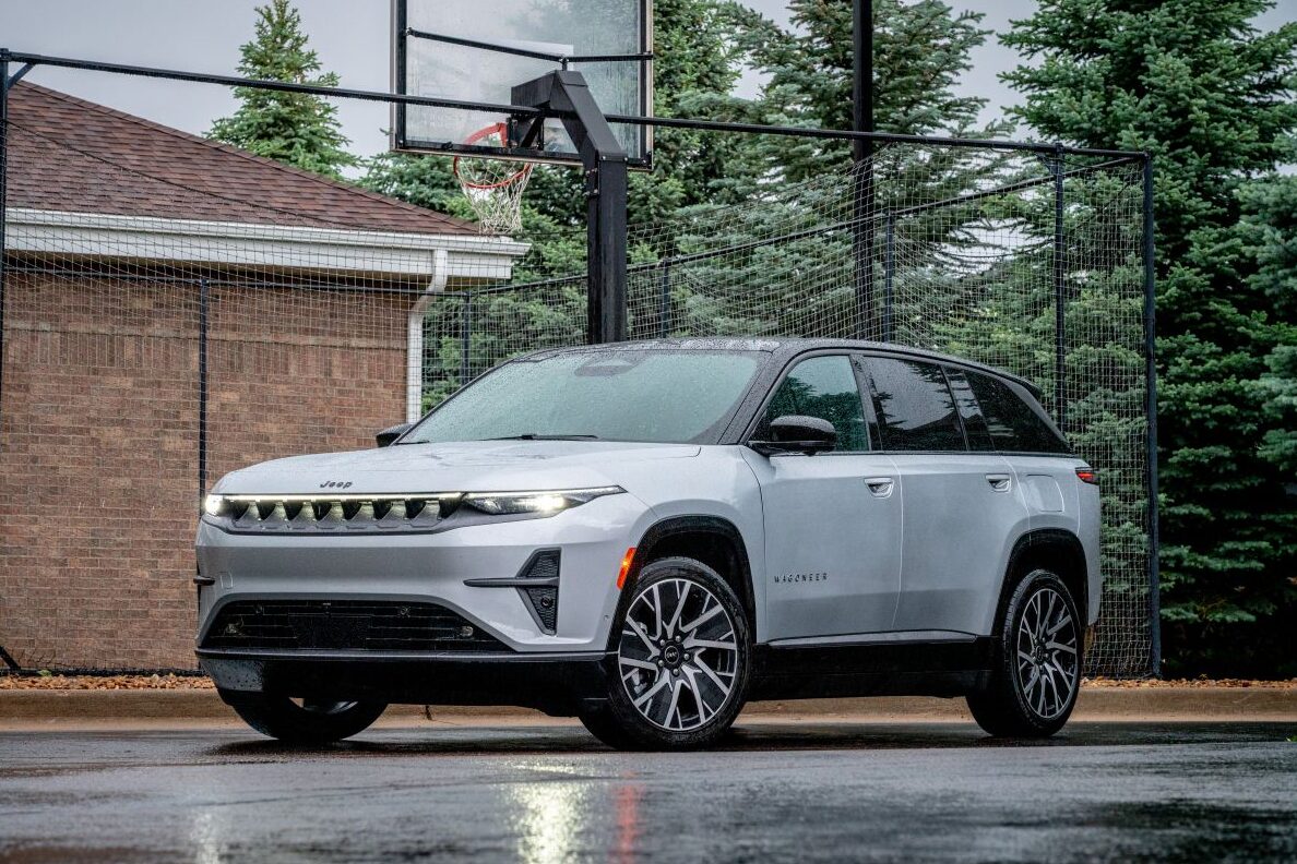These Journalists Put 12 New Cars to the Rocky Mountain Test to Find Out: Are AWD or 4WD Really Necessary? 3 The 2025 Jeep Wagoneer S