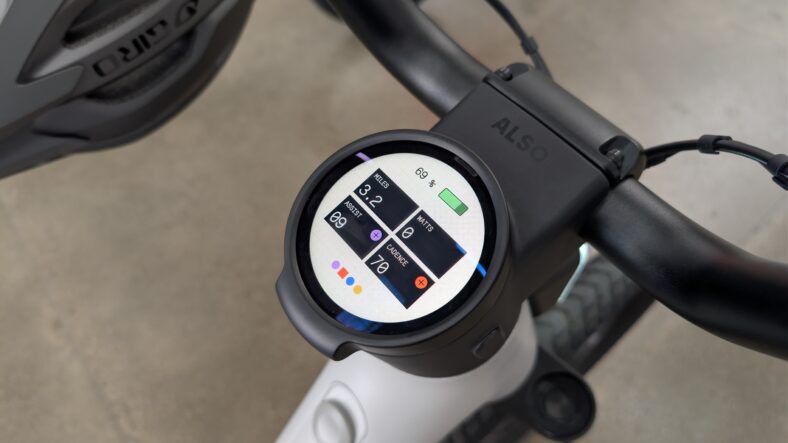 The Main Display Of The Tm-B, Showing Travel Information And Charge Level