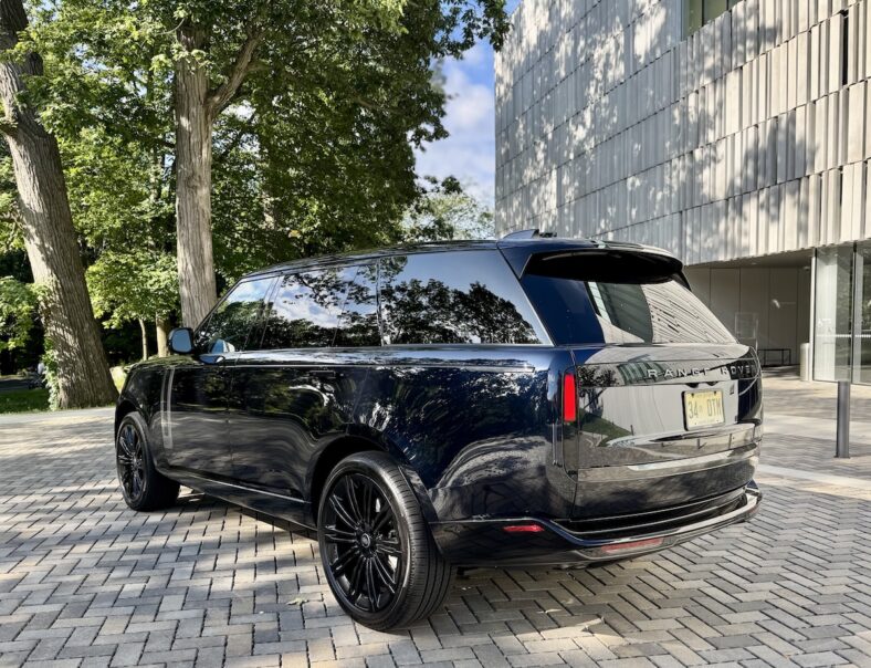 The Rear End Of The 2025 Range Rover Se Long Wheel Base