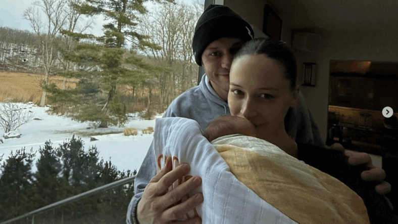 Elsie Hewitt And Pete Davidson With Daughter Scottie