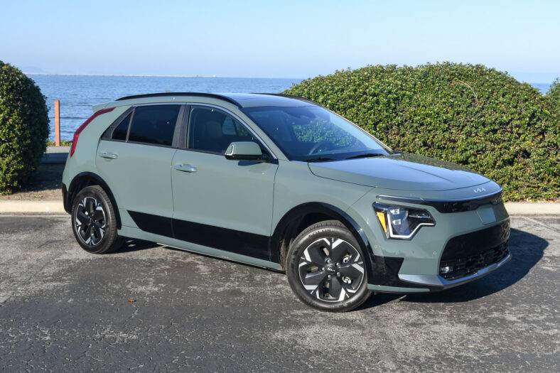 The Front Quarter End Of The 2025 Kia Niro Ev Wave
